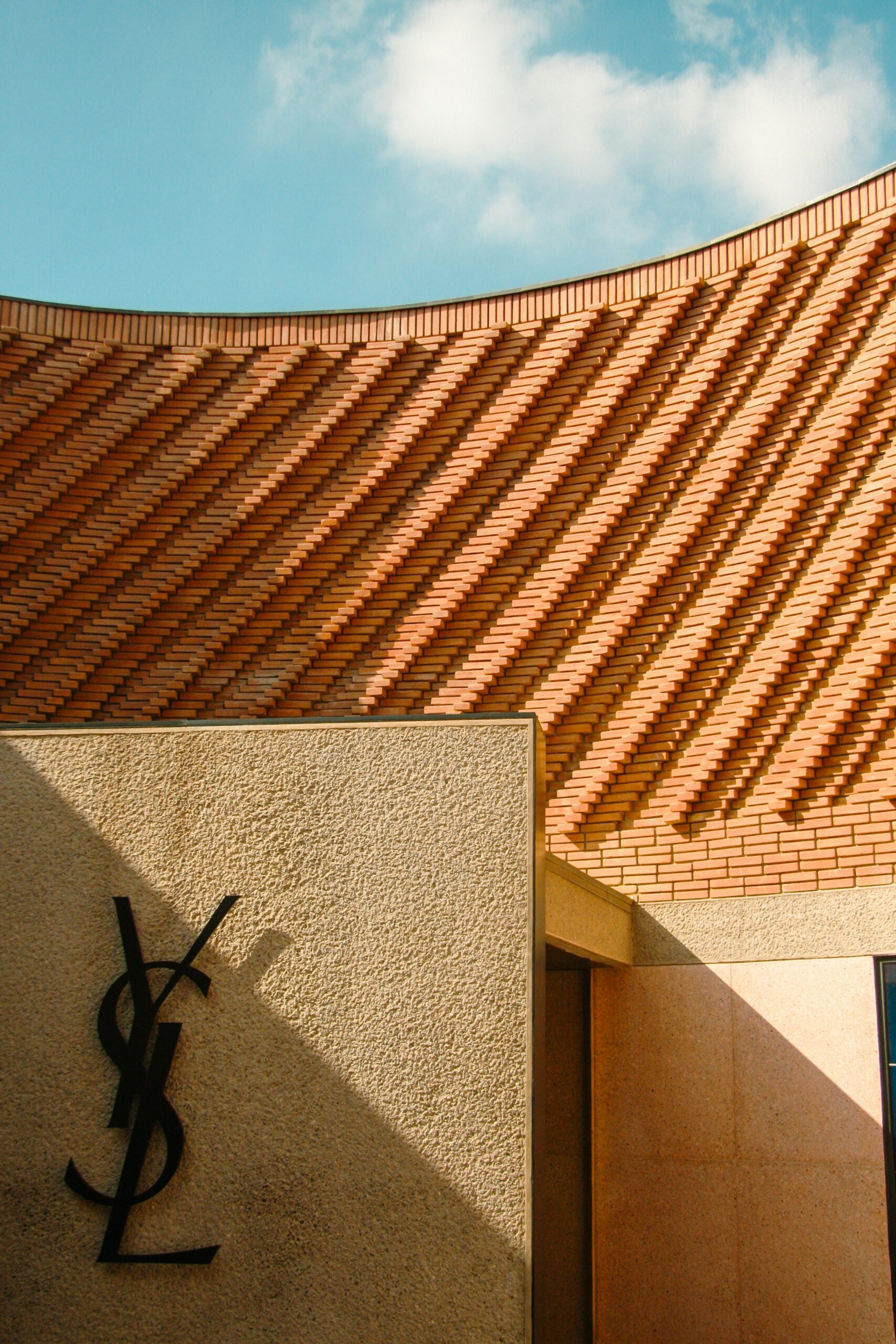 映画「イヴ・サンローラン」実話と映画の違い！イヴ・サンローランのプロフィールも紹介